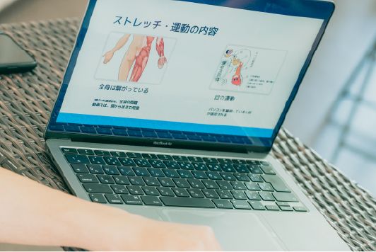 健康教室では資料を用意して説明しています。